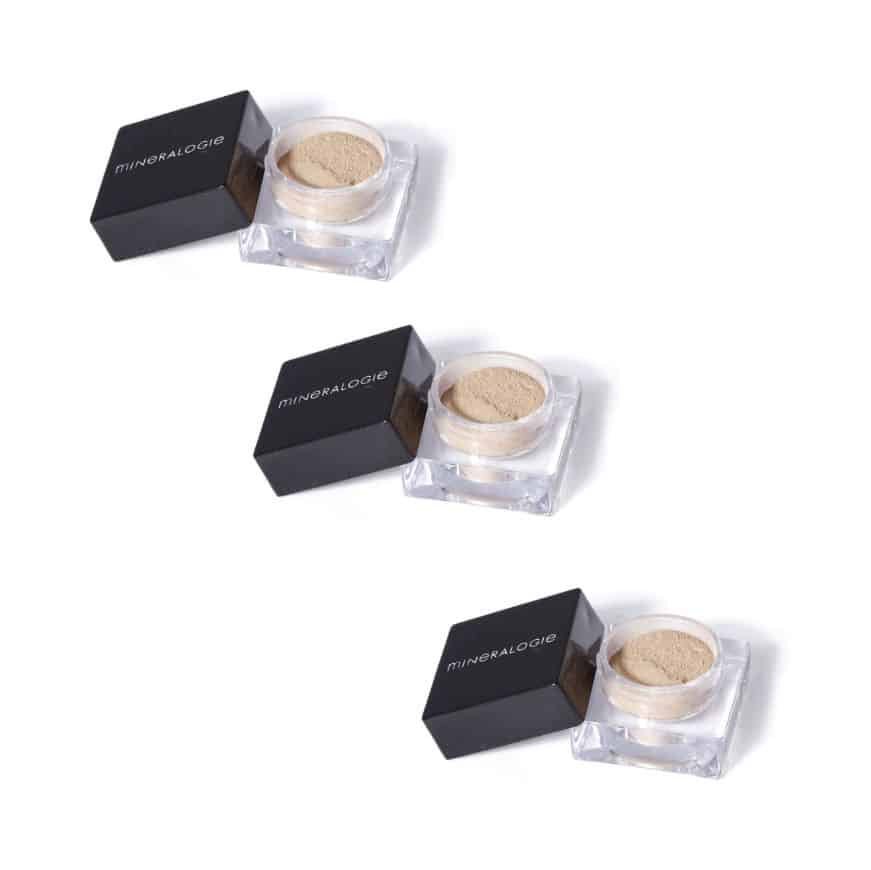 Mineralogie Loose Mineral Foundation i farven Soft Beige, 9 g, i pakke med tre
