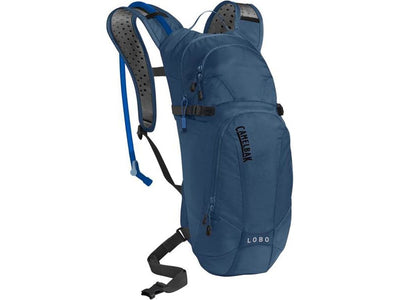 Se Camelbak Lobo - Rygsæk 9L med 3 L vandreservior - Gibraltar Navy ❤ Kæmpe udvalg i Camelbak ❤ Hurtig levering: 1 - 2 Hverdage samt billig fragt - Varenummer: CKP-886798022369 og barcode / Ean: '886798022369 på lager - Udsalg på Rygsække Spar op til 62% - Over 424 kendte brands på udsalg