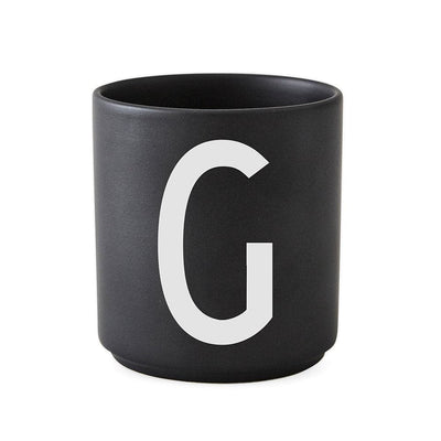 DESIGN LETTERS personlig porcelænskop G, Sort - Køb online nu