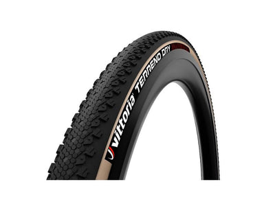 Se Vittoria Terreno Dry G2 - Gravel foldedæk TNT - 700x45c (47-622) - Sort/Brun ❤ Kæmpe udvalg i Vittoria ❤ Hurtig levering: 1 - 2 Hverdage samt billig fragt - Varenummer: CKP-8022530026222 og barcode / Ean: '8022530026222 på lager - Udsalg på Cykeldæk Spar op til 55% - Over 454 design mærker på udsalg