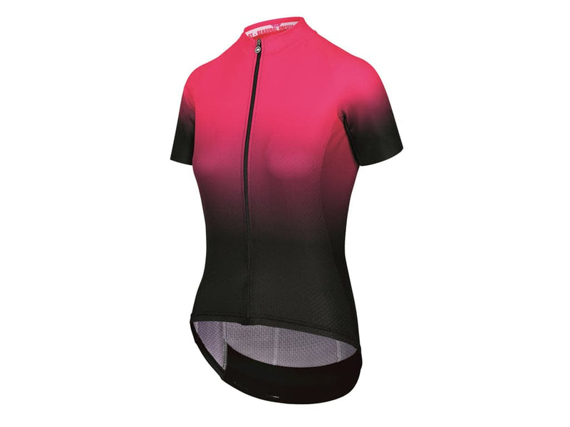 Se Assos UMA GT Summer SS Jersey c2 Shifter - Cykeltrøje - Dame - Foxyriser Pink - Str. S ❤ Stort online udvalg i Assos ❤ Hurtig levering: 1 - 2 Hverdage samt billig fragt - Varenummer: CKP-2220000194501 og barcode / Ean: &