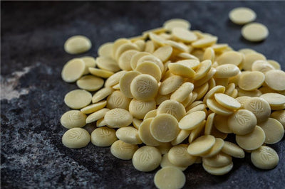 Se Chokoladeknapper Edelweiss/hvid 36% 2 Kg ❤ Kæmpe udvalg i Felchlin ❤ Hurtig levering: 1 - 2 Hverdage samt billig fragt - Varenummer: BAR-684247 og barcode / Ean: '07611326048459 på lager - Udsalg på Delikatesser Sødt Chokolade Spar op til 64% - Over 322 kendte brands på udsalg