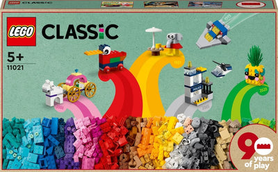 Se 11021 LEGO Classic 90 År Med Leg online her - Ean: 5702017189192