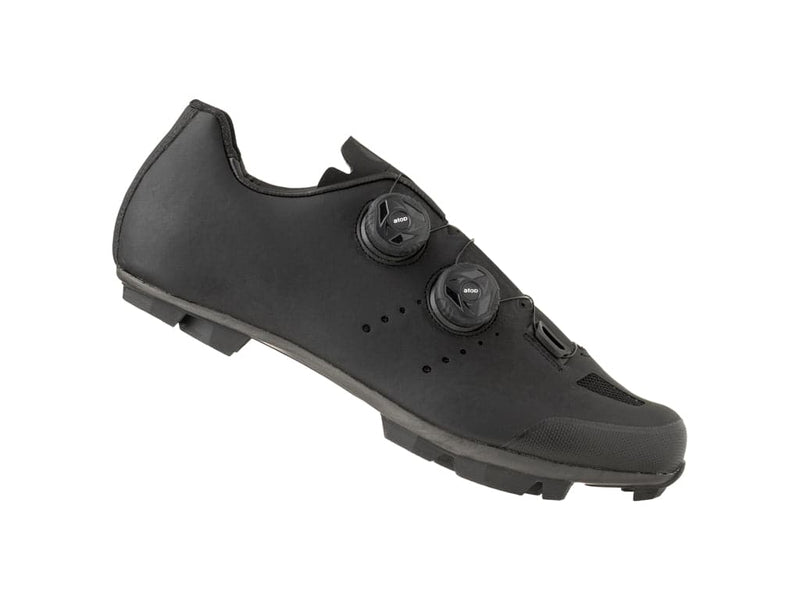 Se AGU M810 Carbon - Cykelsko MTB - 2 x Atop - Sort - Str. 42 ❤ Kæmpe udvalg i AGU ❤ Hurtig levering: 1 - 2 Hverdage samt billig fragt - Varenummer: CKP-8717565631533 og barcode / Ean: &