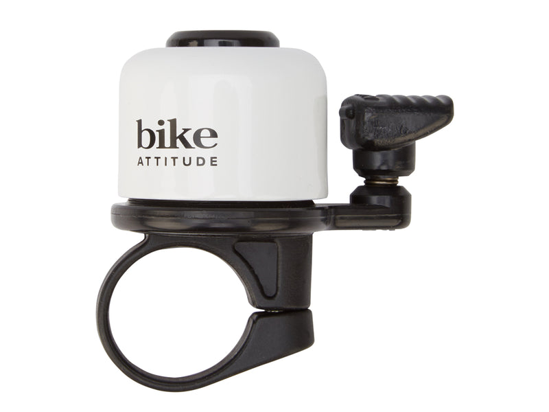 Se Bike Attitude - Ringeklokke - Hvid med fjederhammer ❤ Stort online udvalg i Bike Attitude ❤ Hurtig levering: 1 - 2 Hverdage samt billig fragt ❤ Varenummer: CKP-4714150546788 og barcode / Ean: &