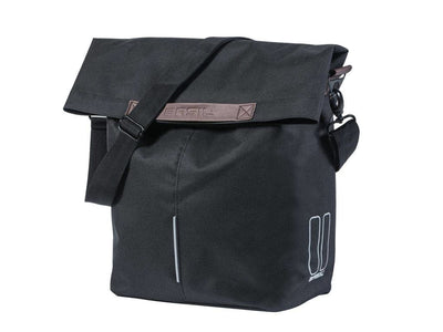 Se Basil City - Cykeltaske til bag - 14-16 liter - Black ✔ Kæmpe udvalg i  Basil ✔ Hurtig levering: 1 - 2 Hverdage samt billig fragt - Varenummer: CKP-8715019177798 og barcode / Ean: '8715019177798 på lager - Udsalg på Cykeltasker & rygsække Spar op til 55% - Over 424 kendte brands på udsalg