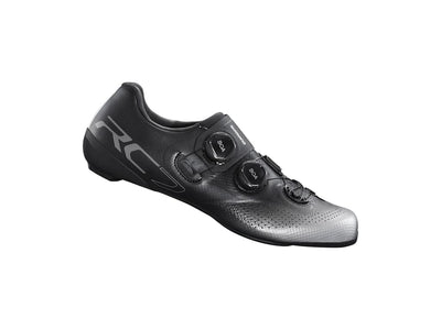 Se Shimano RC702 - Cykelsko Road RC7 - Bred model - Sort - Str. 45 ❤ Kæmpe udvalg i Shimano ❤ Hurtig levering: 1 - 2 Hverdage samt billig fragt - Varenummer: CKP-4550170980245 og barcode / Ean: '4550170980245 på lager - Udsalg på Racersko Spar op til 57% - Over 412 kendte brands på udsalg