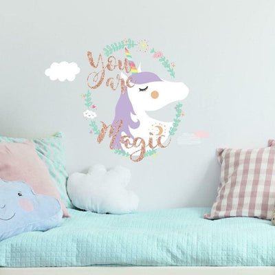 Se Enhjørning / Unicorn ''You are Magic'' Gigant Wallsticker med glitter ✔ Kæmpe udvalg i  Roommates ✔ Hurtig levering: 1 - 2 Hverdage samt billig fragt - Varenummer: MMA-216058 og barcode / Ean: '034878523576 på lager - Udsalg på Wallstickers til børneværelset Spar op til 61% - Over 1247 kendte brands på udsalg