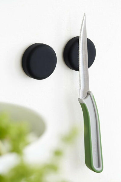 Se Knivmagnet Rund 2 Stk. Sort ❤ Stort online udvalg i Steel-Function ❤ Hurtig levering: 1 - 2 Hverdage samt billig fragt ❤ Varenummer: BAR-12901 og barcode / Ean: '5708748611117 på lager - Udsalg på Hjem og have | Køkken og spisestue | Køkkenredskaber | Køkkenknive Spar op til 56% - Over 412 kendte brands på udsalg
