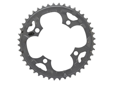 Se Shimano Deore klinge - 44 tands sølv - Type FC-M590 - 9 gear ❤ Kæmpe udvalg i Shimano ❤ Hurtig levering: 1 - 2 Hverdage samt billig fragt - Varenummer: CKP-4524667352570 og barcode / Ean: '4524667352570 på lager - Udsalg på Klinger Spar op til 51% - Over 350 kendte brands på udsalg