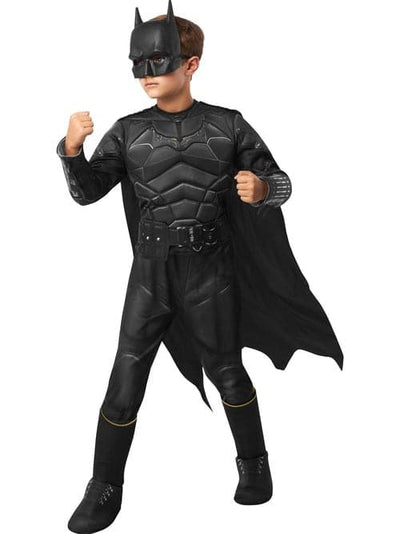 Se Batman  The Movie Deluxe Kostume (3-8 år) ✔ Kæmpe udvalg i  Rubie's ✔ Hurtig levering: 1 - 2 Hverdage samt billig fragt - Varenummer: MMA-203702987 og barcode / Ean:  på lager - Udsalg på Batman Udklædning Spar op til 54% - Over 1247 kendte brands på udsalg