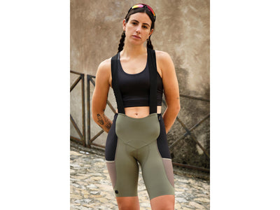 Se Giordana Gravel Cargo Bib Shorts - Dame - Oliven - Str. XL ❤ Stort online udvalg i Giordana ❤ Hurtig levering: 1 - 2 Hverdage samt billig fragt - Varenummer: CKP-840323416788 og barcode / Ean: '840323416788 på lager - Udsalg på Cykelbukser & Cykelshorts Spar op til 57% - Over 434 design brands på udsalg