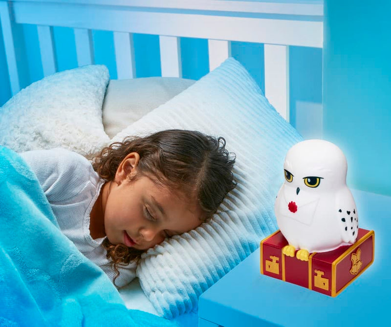 Se Harry Potter Hedwig Natlampe og lygte Figur ✔ Kæmpe udvalg i WorldsApart ✔ Hurtig levering: 1 - 2 Hverdage samt billig fragt - Varenummer: MMA-19214341 og barcode / Ean: &