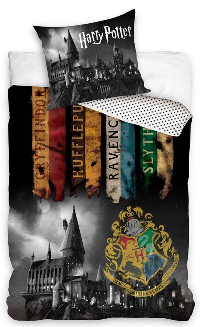 Se Harry Potter  Hogwarts Mørkt Sengetøj, 100 procent bomuld ✔ Kæmpe udvalg i  mmaction ✔ Hurtig levering: 1 - 2 Hverdage samt billig fragt - Varenummer: MMA-2040187 og barcode / Ean: '5902689469961 på lager - Udsalg på Harry Potter Sengetøj Spar op til 67% - Over 434 design mærker på udsalg