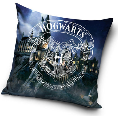 Se Harry Potter ''Hogwarts'' Pude ✔ Kæmpe udvalg i  mmaction ✔ Hurtig levering: 1 - 2 Hverdage samt billig fragt - Varenummer: MMA-2040102 og barcode / Ean: '5902689448188 på lager - Udsalg på Pyntepuder til Børn Spar op til 55% - Over 785 kendte brands på udsalg