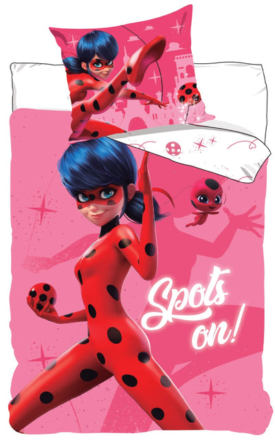 Se Miraculous Ladybug 'Spots on' Sengetøj - 100 Procent Bomuld ✔ Kæmpe udvalg i  mmaction ✔ Hurtig levering: 1 - 2 Hverdage samt billig fragt - Varenummer: MMA-2040385 og barcode / Ean: '5904302591400 på lager - Udsalg på Miraculous Ladybug Sengetøj Spar op til 52% - Over 434 design mærker på udsalg