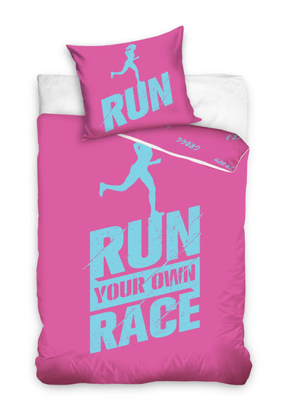 Se Run Your Own Race Pink Sengetøj 140 x 200, 100 procent bomuld ✔ Kæmpe udvalg i Mmaction ✔ Hurtig levering: 1 - 2 Hverdage samt billig fragt - Varenummer: MMA-2040018 og barcode / Ean: '5902689410239 på lager - Udsalg på Øvrigt sengetøj til Børn Spar op til 62% - Over 454 design mærker på udsalg